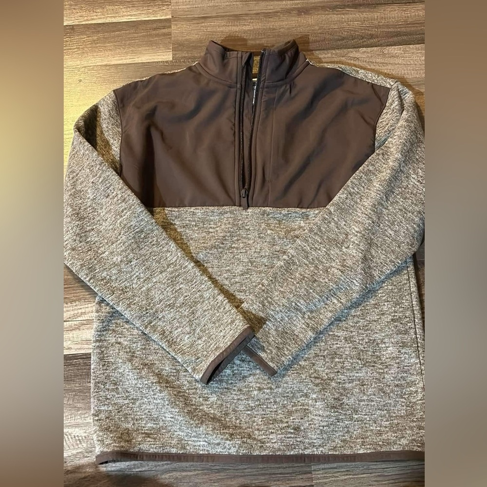 🦋 Comfy half zip sweater. Size XL but runs smaller.🦋